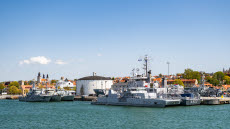 I slutet av maj 2025 besökte en av Natos stående minröjningsstyrkor och det svenska bidraget minröjningsfartyget HMS Kullen Visby hamn. Styrkan har precis avslutat övningen Open Spirit 25 i Litauen, där man lokaliserat och oskadliggjort flera historiska minor.