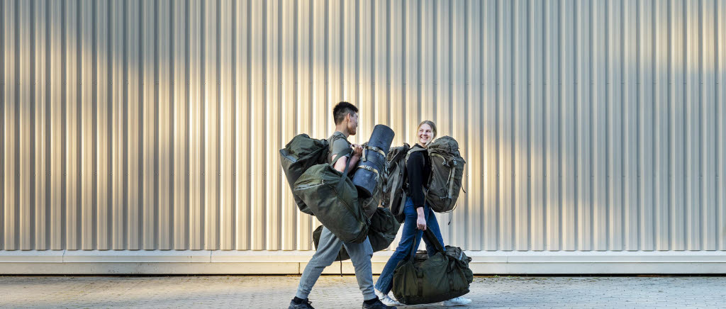 Så ska nya kampanjen motivera unga kvinnor att göra militär grundutbildning