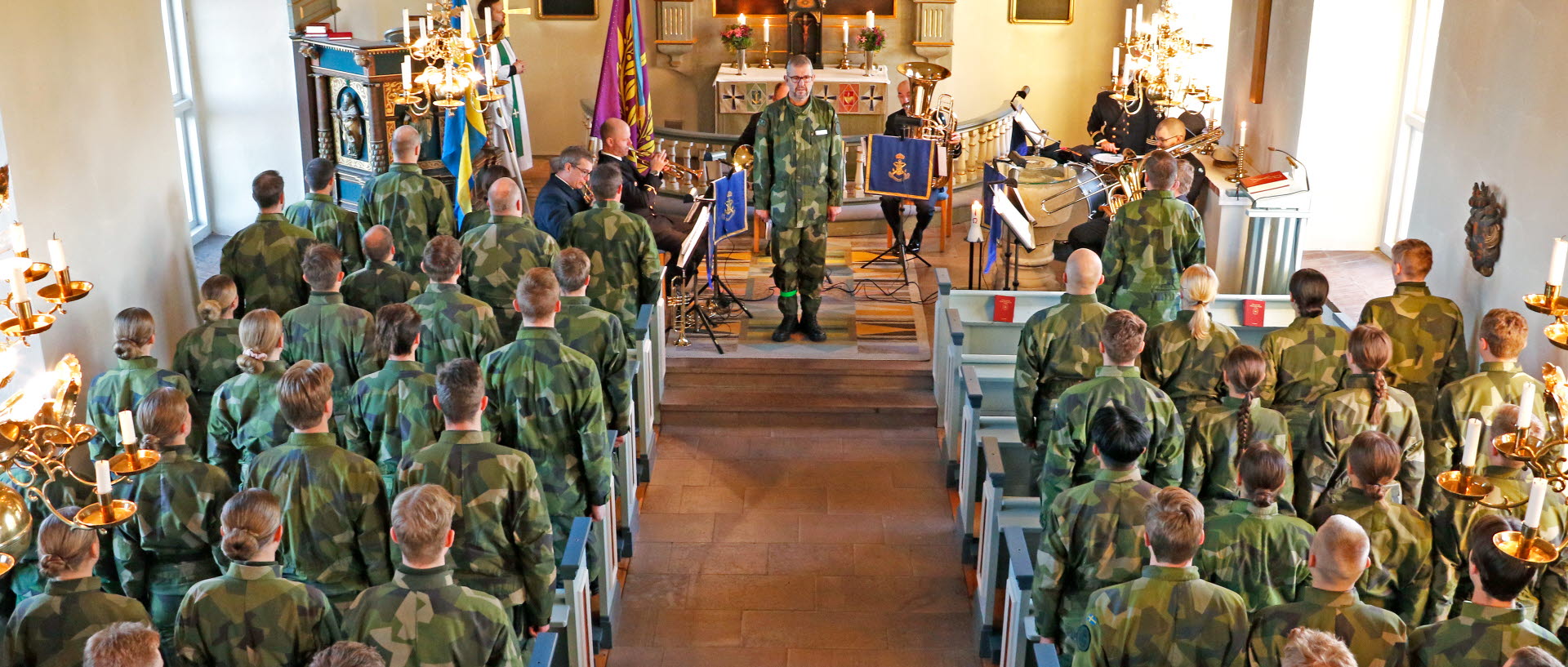 Vapnö kompani samlade i Vapnö kyrka för soldaterinran.