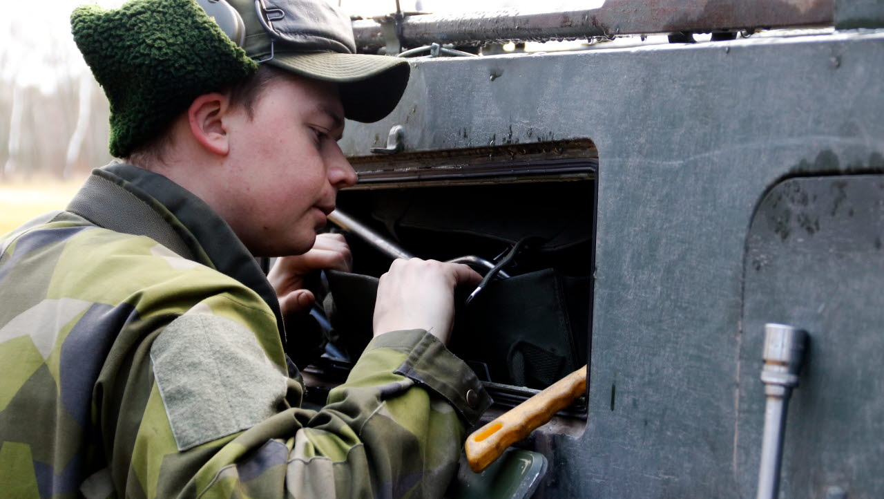 201126: Värnpliktiga systemmekaniker på stridsvagn 122 och stridsfordon 90, utbildas på fältövning, Ringenäs skjutfält.