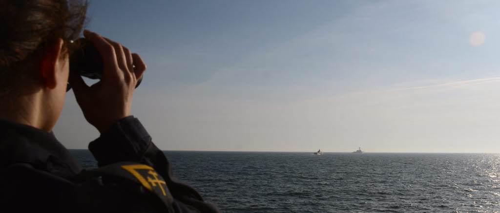 Svenska korvetter och den amerikanska jagaren USS Oscar Austin agerar fientlig styrka under Aurora 17.