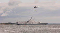 Lite över ett år efter Sveriges inträde som allierade i Nato deltar vi nu med HMS Nyköping under en längre tid i det kollektiva försvaret. Vårt främsta bidrag till styrkan är vår unika förmåga att verka i Östersjöns komplexa miljö. De särskilda vattenförhållandena, den kuperade bottenmiljön och de relativt grunda vattnen gör att vår välutbildade personal och kvalificerade materiel utgör ett värdefullt tillskott till styrkan.   