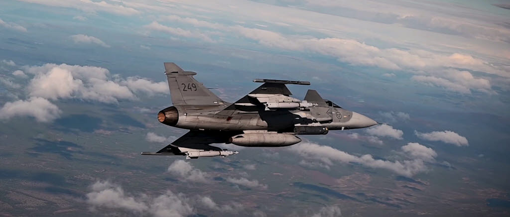 Jas 39 Gripen bestyckad med GBU-12 under markmålsövning Strike 2020.