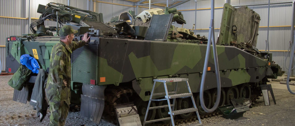Teknisk krigsförbandskurs vid Norrbottens pansarbataljon.

Att vårda krigsmateriel i mobiliseringsförråd är något som inte gjorts regelbundet inom 
Försvarsmakten sedan början av seklet. Med en krigsförbandskurs riktad mot teknisk tjänst gavs tillfället för I 19 att återta rutinerna med arbetet att hålla krigsmaterielen i skick och öka den operativa förmågan. 