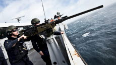 JOHAN DE WITT 20150130
Crew of JOHAN DE WITT conducts GUNEX on deck. Ship is sailing towards MALTA. 

Photo: Mattias Nurmela/ Combat Camera / Swedish Armed Forces
THE PICTURE IS RELEASABLE IF COMPLETE PHOTO-BYLINE IS PUBLISHED.