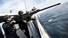 JOHAN DE WITT 20150130
Crew of JOHAN DE WITT conducts GUNEX on deck. Ship is sailing towards MALTA. 

Photo: Mattias Nurmela/ Combat Camera / Swedish Armed Forces
THE PICTURE IS RELEASABLE IF COMPLETE PHOTO-BYLINE IS PUBLISHED.