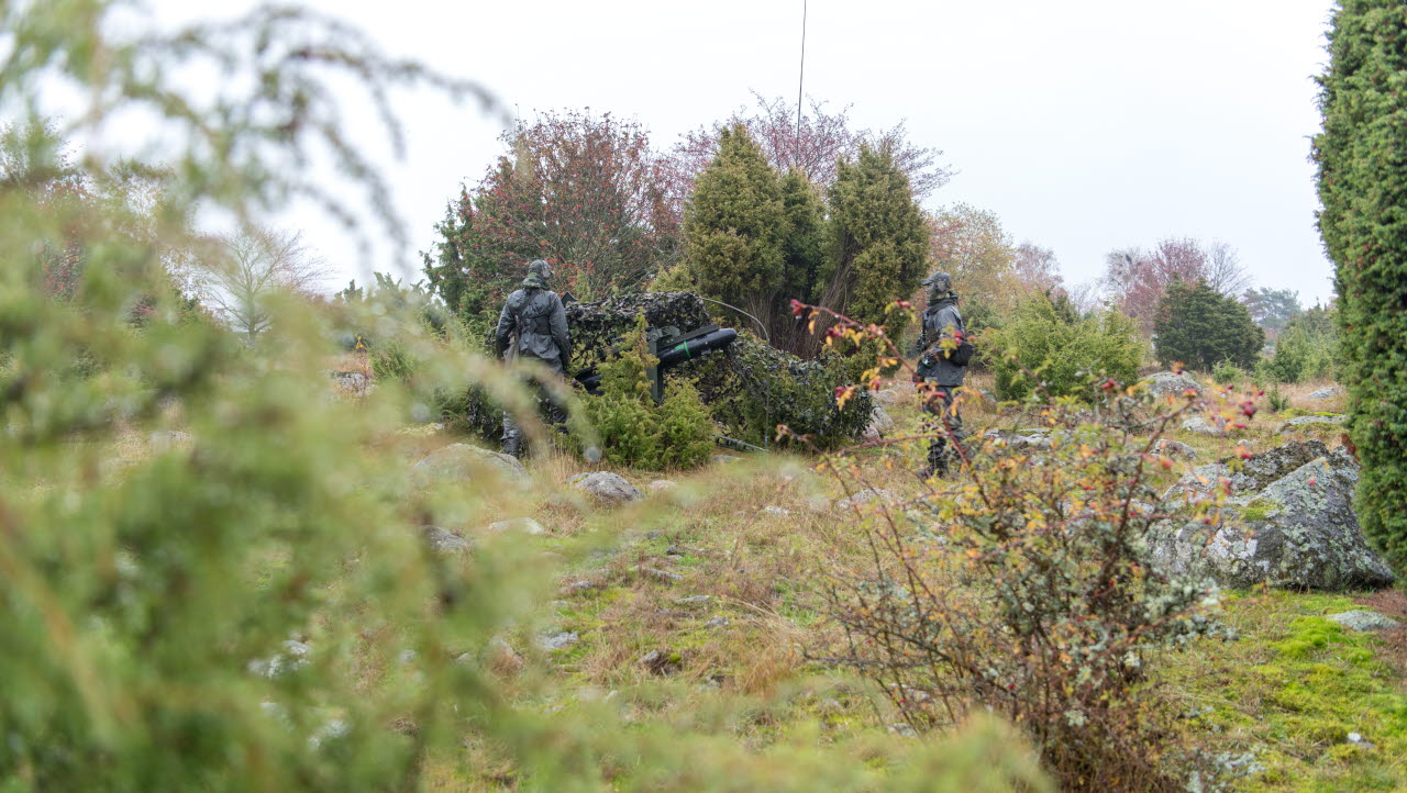 Under övningen Swenex 19 övade marinen gemensam strid mot en angripare. Korvetter och amfibiebataljonen kontrollerar tillsammans ett kustområde med hjälp av sjömålsrobotar och minor.
