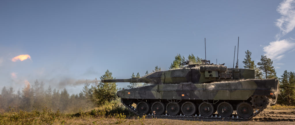 Försvarsmakten genomför en oanmäld beredskapskontroll strax norr om Kalix.

Stridsvagn 122 ur Skaraborgs regemente på Lombens skjutfält norr om Kalix.