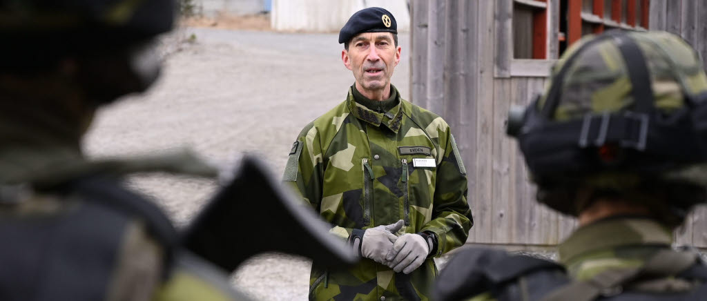 ÖB Micael Bydén besöker Livgardet i mars 2021
