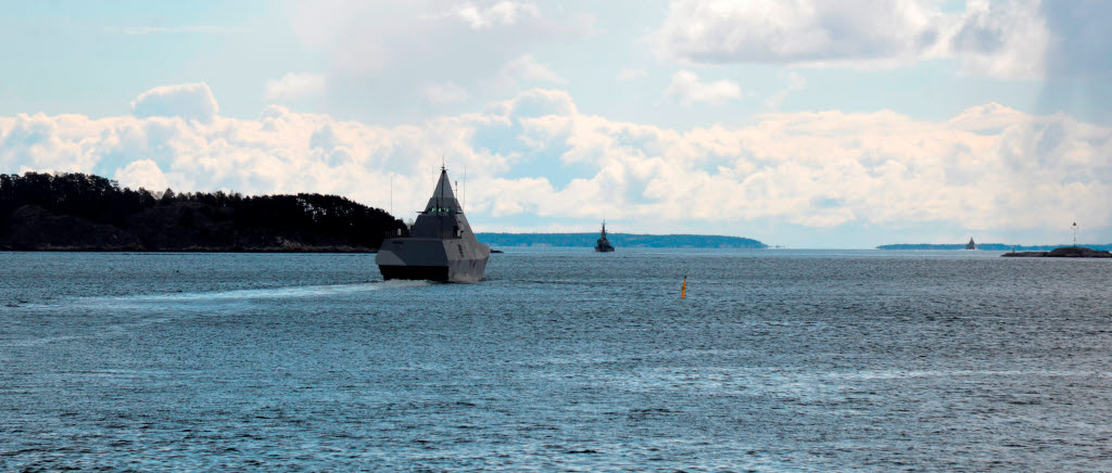 Innan lunch tisdagen den 9 maj kastade fartygen loss från Berga för att påbörja chefen för Fjärde sjöstridsflottiljens ubåtsjaktövning. Övningen pågår till den 18 maj.