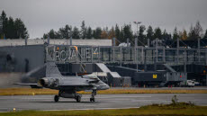 Ruska 22
Jas 39 Gripen från Norrbottens flygflottilj landar in på basen i Rovaniemi.