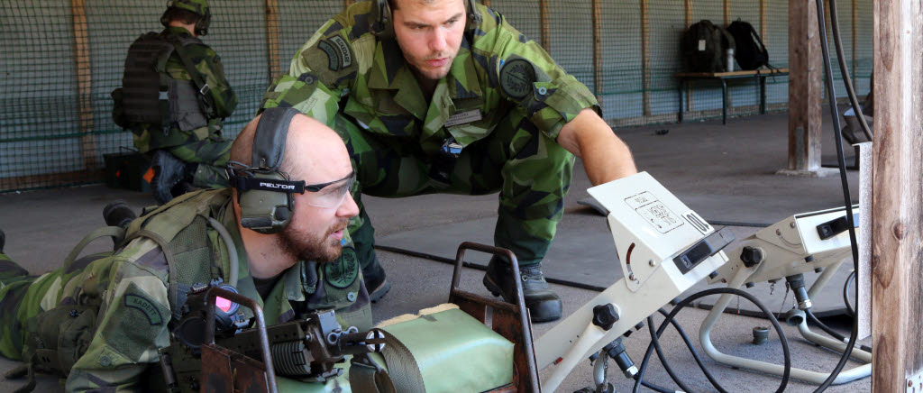 Anpassad reservofficerskurs (AROK 2) på skjutbanan.