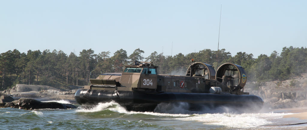 Svävaren ska kunna tas sig fram i alla typer av terräng, även i trånga skärgårdsområden