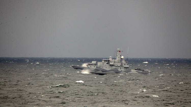 Minröjningsfartyget HMS Vinga till sjöss i Hanöbukten under övningen Swenex i oktober 2015.