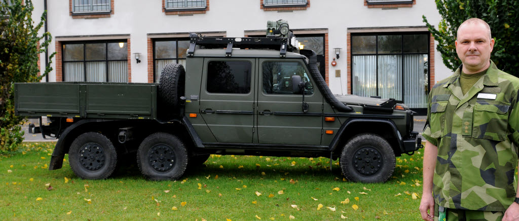 191022, Klargöringsfordon, terrängbil 15, Mercedes-Benz G300 6x6. 
Med på bilden överstelöjtnant Mats Levin.