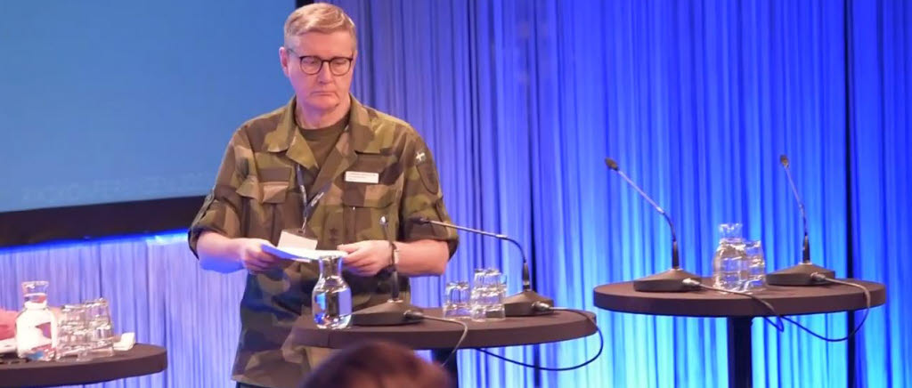 Chefen Must under Folk och Försvars rikskonferens.
