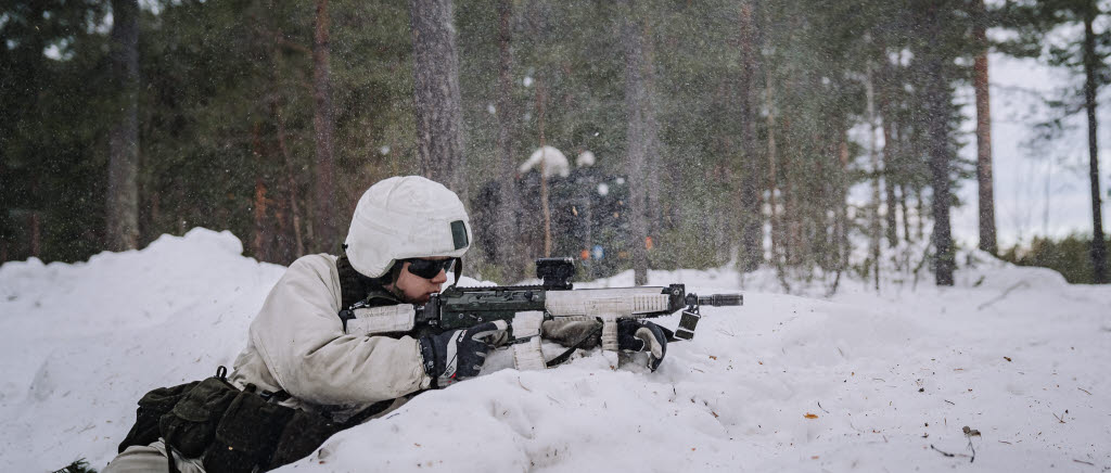 STRIDSKONTAKT. Flera förband från armén har genomfört förberedande vinterutbildning. Här är trossoldat från I 19 under funktionsövning. 