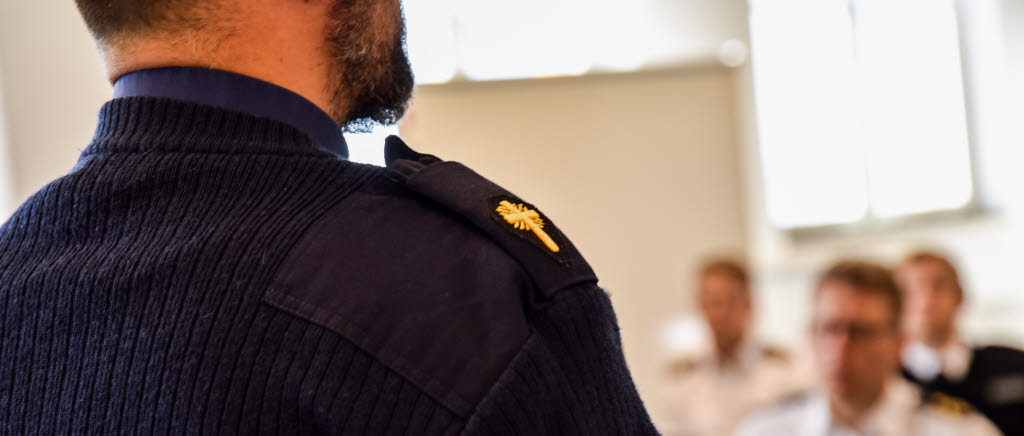 Amiralitetspastor Daniel Breimert föreläser för SOU-kadetter om döden.