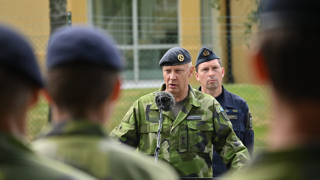 Den första juli övergår EOD- och sökkompaniet från Ing 2 till Swedec vilket innebär att Swedec över
en natt går från 65 till drygt 190 befattningar.