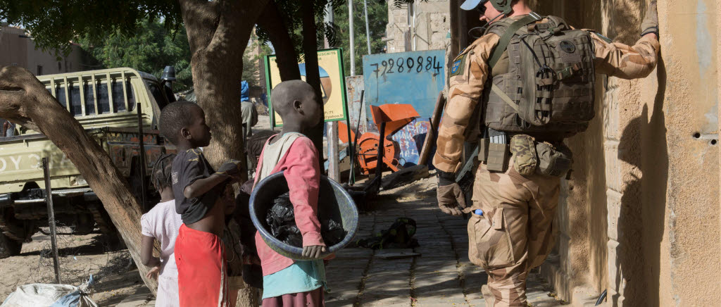 För soldaterna och officerarna i Mali 09 blir det en lite annorlunda jul med sin tillfälligt nya familj – kamraterna inom kontingenten.