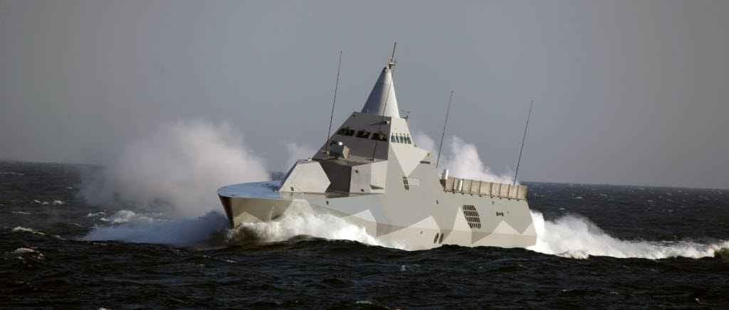 Svenska korvetter och den amerikanska jagaren USS Oscar Austin agerar fientlig styrka under Aurora 17.