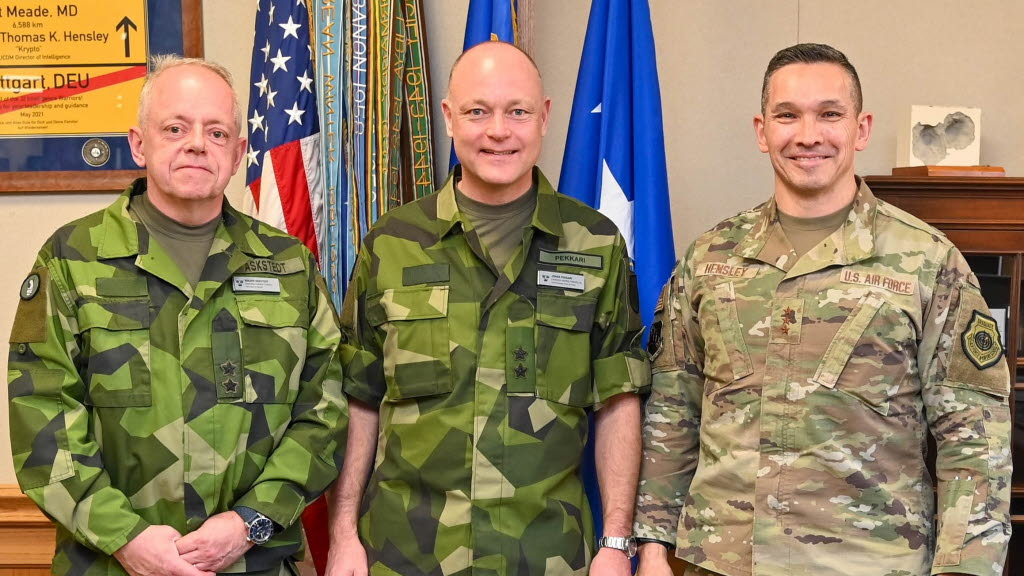 Swedish Navy (Marines) Maj. Gen. Rikard Askstedt (left), the Swedish Embassy Defense Attaché, Swedish Armed Forces Maj. Gen. Johan Pekkari (middle), Swedish Cyber Commander /Chief of Directorate of Strategic Plans and Policy, and U.S. Air Force Lt. Gen. Thomas Hensley, 16th Air Force (Air Forces Cyber) Commander, pose for a photo at 16th Air Force Headquarters, Joint Base San Antonio-Lackland, Texas.