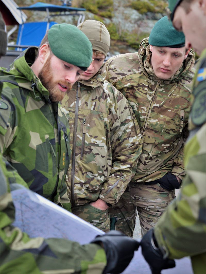 Officers from the Royal Marines Commando trained with the Alfsborg Amphibious Regiment in February 2023.