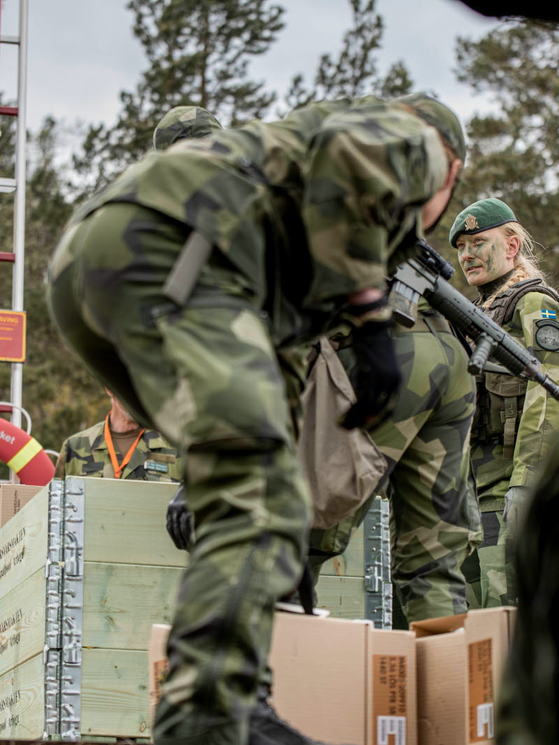 Marinbasen levererar förnödenheter till Amfibiebataljonen vid ett stort försörjningsmoment under Swenex 20.
