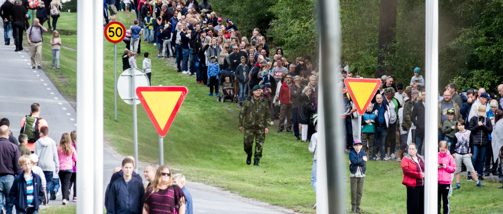 När grindarna slog upp var det redan lång kö till Marinens dag. Vissa hade redan köat i en timme.