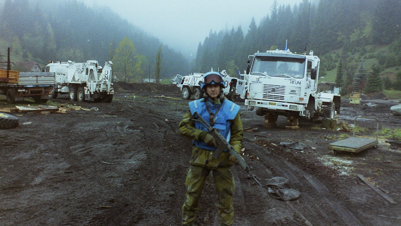 Sergeant Magnus Ernström under slutet av oktober 1993, vid tidpunkten för massakern i Stupni Do i Bosnien. Bilden är en del av forsvarsmakten.se/varhistoria.