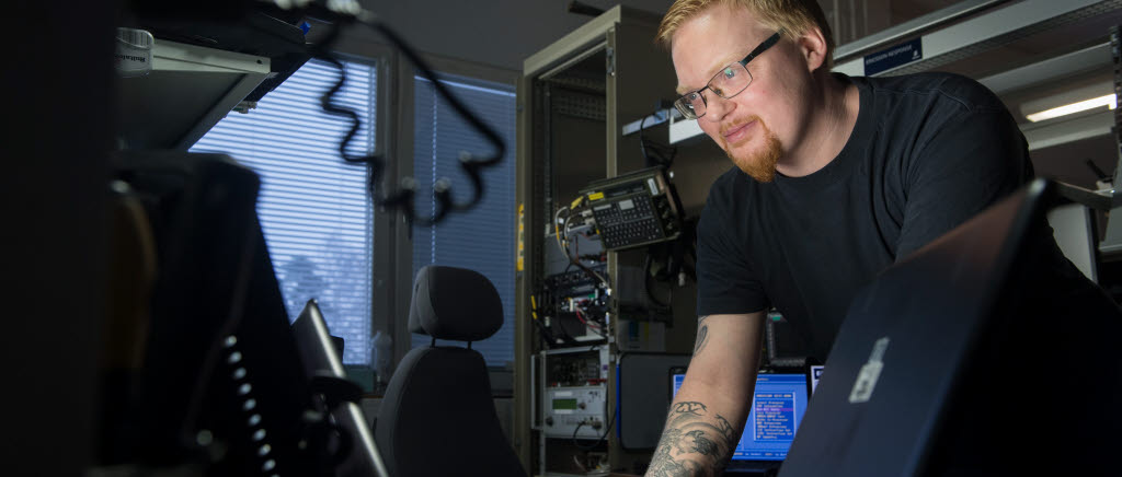Andreas jobbar som teleingenjör fälttele hos FMTIS.