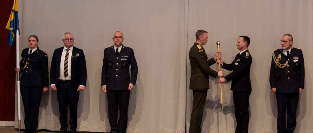 260108 - MvE överlämnas till Armén