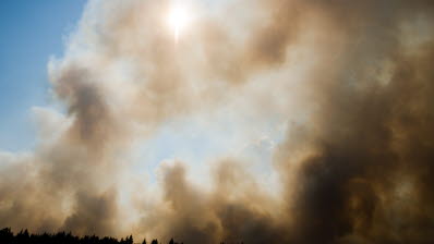 20140804 RAMNÄS
En stor skogsbrand har brutit ut i Västmanland och räddningstjänsten får stöd från bland annat Försvarsmakten.
