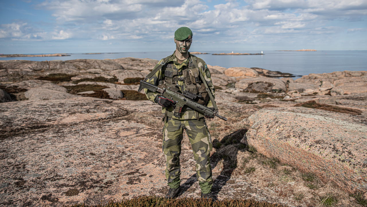 Amfibiesoldat under övning på västkusten.