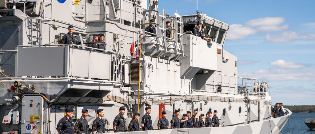 HMS Kullen lämnar Bergapiren den 5 maj för sin två månader långa insats i Natos stående minröjningsstyrka. 
