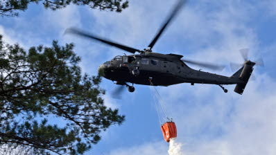 Helikopterflottiljen håller utbildning för att förbereda för eventuella skogsbränder i sommar.
