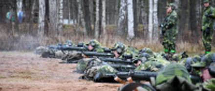 Inskjutning av vapen vid repetitionsutbildning vid Göta ingenjörregemente.