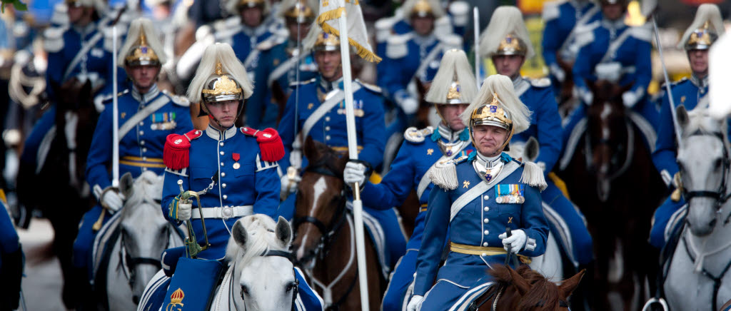 Den 13:e juni gifter sig prins Carl Philip och fröken Sofia Hellqvist, vigseln äger rum i Slottskyrkan på Kungliga slottet i Stockholm. Försvarsmakten deltar med 1 400 soldater och officerare från nio olika förband vilka bland annat bildar häckstyrka, parad, beriden eskort och står för musik.
