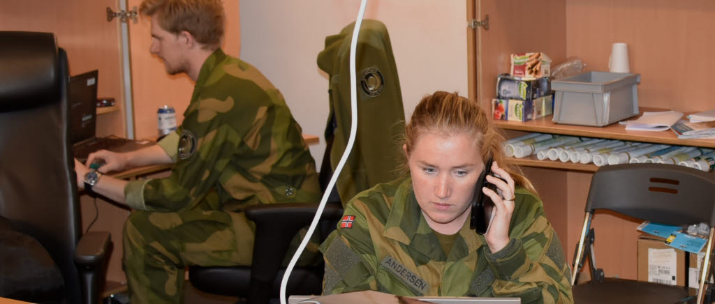 Logbas Luft (Norge) under Aurora 17. I ledningscontainers sitter för Eirik Ravndal och Malene Andersen.