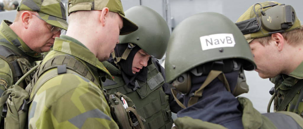 Samverkansövning mellan HMS Vinga och 36 hemvärnsbataljonen i oktober 2018. Sjukvård, skydd och ammunitionsförsörjning av fartyget var några av momentet.