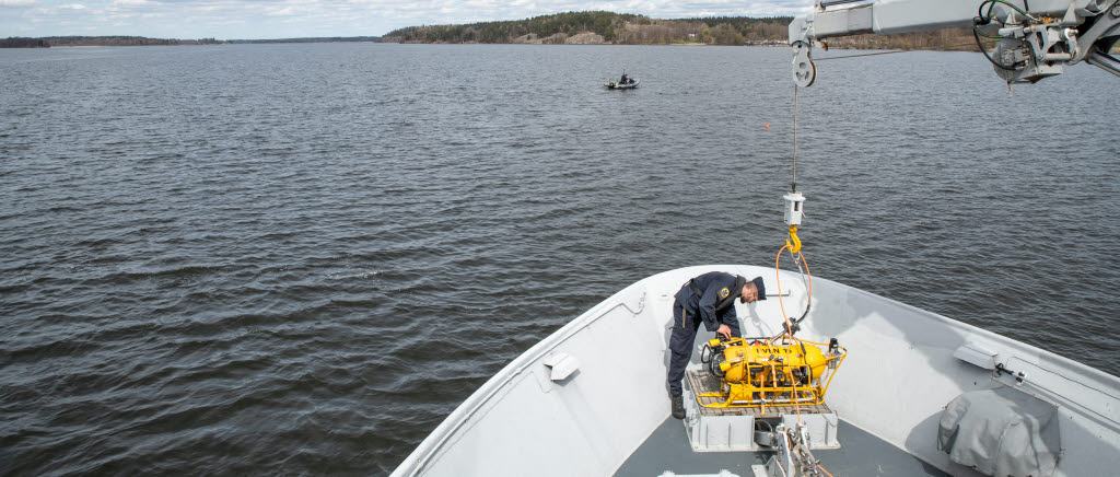 Marinen kartlägger ammunition i Mälaren