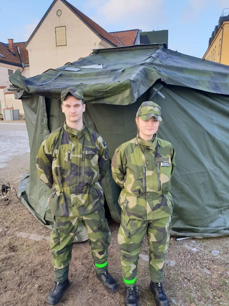 Pontus Jonsson och Alicia Oscarsson, ett bra tillskott till Helikopterflottiljens förplägnadstropp. 