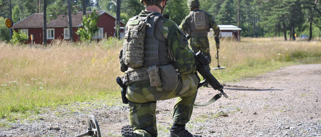 Övning/utbildning i minröjning Spaning längs väg (SPLV) vid SWEDEC i Eksjö.