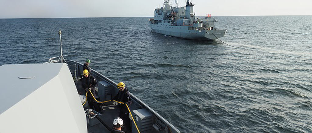HMS Trossö ska påbörja bunkring tillsammans med det finska minjaktfartyget Vahterpää. 