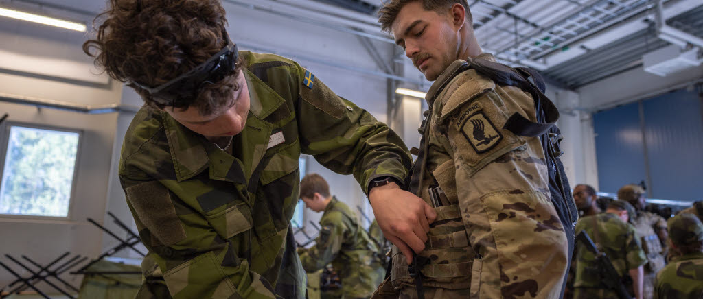 Amerikanska och svenska soldater under övningen Swift Response 24, Kvarn