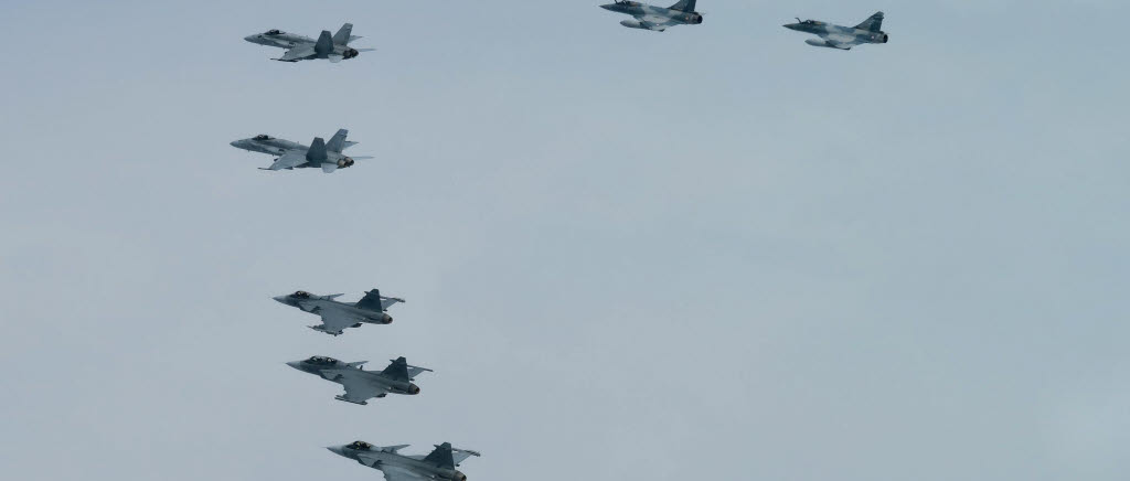 Svenska Jas 39 Gripen, finska F-18 Hornet och Franska Mirage 2000 under samövning.
