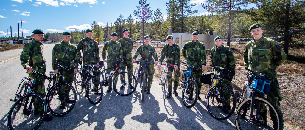 Jägarna tar sig hem över 100 mil på cykel