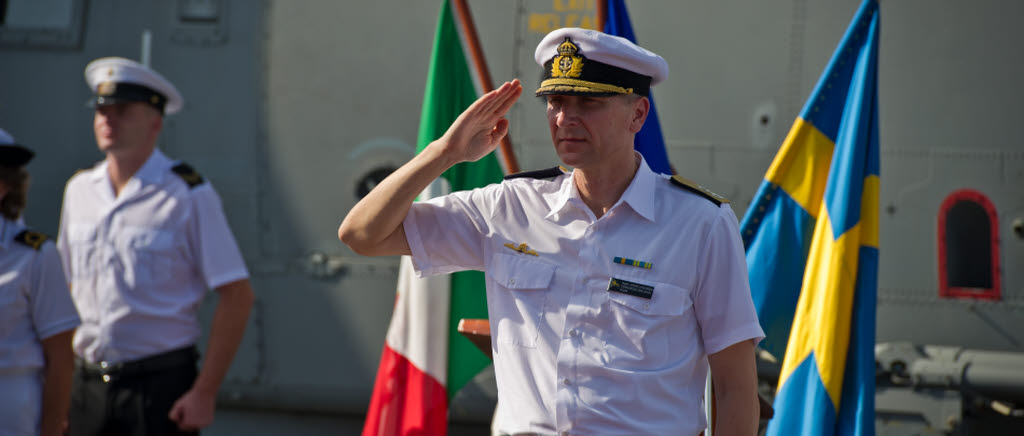 ME 04 är Sveriges fjärde bidrag till EU Naval Force - Operation Atalanta. Bidraget består av två Stridsbåt 90, två Helikopter 15 och stabsofficerare till det sjögående styrkehögkvarteret som baseras på det nederländska fartyget HNLMS Johan de Witt. Styrkan leds av konteramiral Jonas Haggren.
