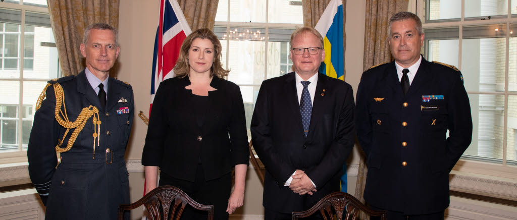 190719 RIAT.
Samförståndsavtalet undertecknades i London torsdagen den 18 juli 2019 av Sveriges försvarsminister Peter Hultqvist och Storbritanniens försvarsminister Penny Mordaunt. Här tillsammans med Royal Air Force flygvapenchef Stephen Hillier och flygvapenchef generalmajor Mats Helgesson.