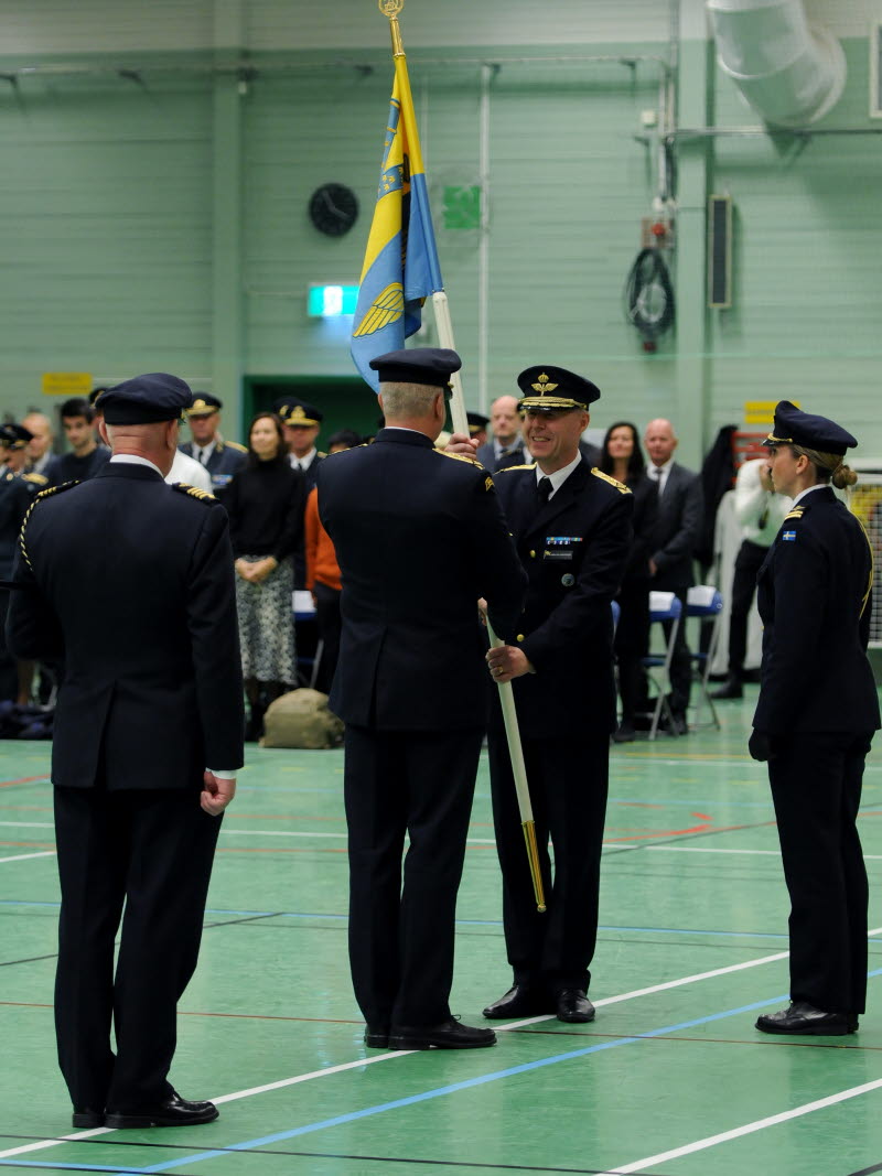 191001 Chefsbytesceremoni i flygvapnet. 
Ny flygvapenchef generalmajor Carl-Johan Edström tillträder. Ceremonin förrättades av Försvarsmaktens produktionschef generallöjtnant Johan Svensson. 
Ny flygvapenförvaltare Ulrik Danielsson tillträder - utnämnd av flygvapenchefen.
Flygvapnets musikkår medverkade.
Samtliga flygvapenförband var representerade och särskilt inbjudna gäster.